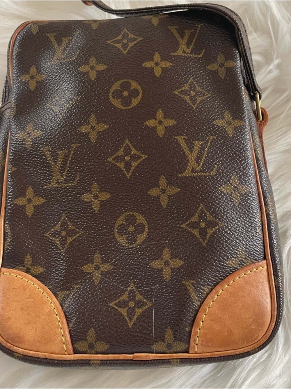 Louis Vuitton Monogram Crossbody - Picture 2 of 8